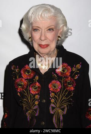 New York, États-Unis. 14 janvier 2024. La légendaire actrice Joyce Randolph, 99 ans, décédée de causes naturelles le 13 janvier 2024 à son domicile à Manhattan, New York.---------------------------------------------------------- Joyce Randolph pionniers de la télévision. Tenue à la 92e rue y le 16 janvier 2011. © Steven Bergman crédit : AFF/Alamy Live News Banque D'Images