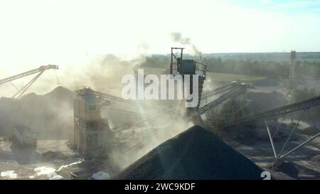 Extraction de granite. Mine coulée ouverte. Exploitation de carrières de pierres. Carrière de granit. Banque D'Images