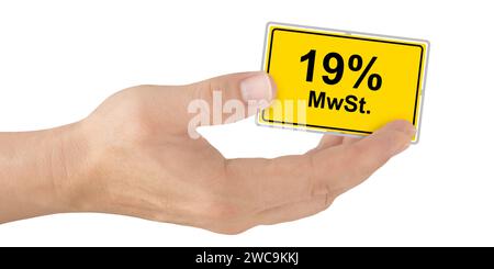 Main masculine et signe jaune allemand taxe sur la valeur ajoutée 19 % MWST isolé sur fond blanc Banque D'Images