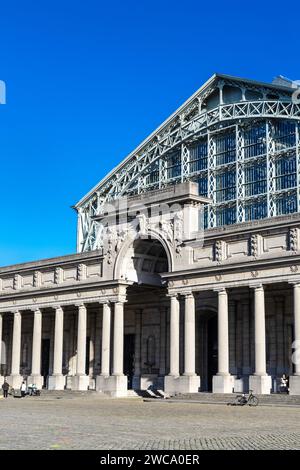 Salle Nord vue du Musée Royal des Forces armées et de l'Histoire militaire, Parc du Cinquantenaire, Bruxelles, Belgique Banque D'Images