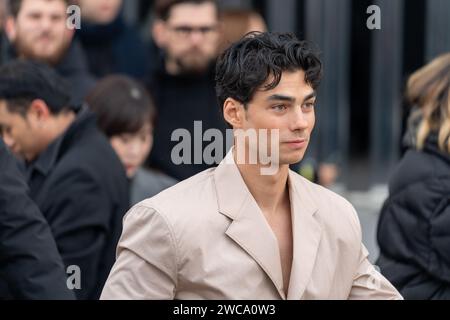 Milan, Italie. 14 janvier 2024. Jacob Rott arrive au défilé Prada lors du défilé de mode automne/hiver 2024-2025 à Milan, Italie, le 14 janvier 2024. (Photo de Davide Vidotto/NurPhoto) crédit : NurPhoto SRL/Alamy Live News Banque D'Images