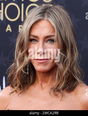 SANTA MONICA, LOS ANGELES, CALIFORNIE, États-Unis - 14 JANVIER : Jennifer Aniston arrive à la 29e cérémonie annuelle des Critics' Choice Awards qui se tient au Barker Hangar le 14 janvier 2024 à Santa Monica, Los Angeles, Californie, États-Unis. (Photo de Xavier Collin/image Press Agency) Banque D'Images