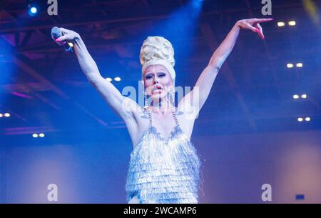 RuPaul DragCon série 5-Drag Queens se produisent à l'After Party à l'Excel Centre Banque D'Images