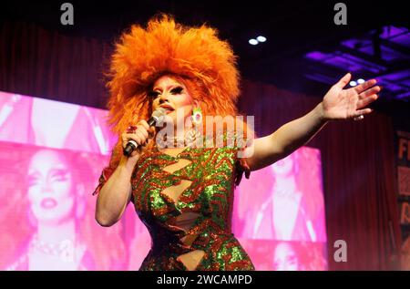Ginger Johnson se produit.RuPaul DragCon série 5-Drag Queens se produit à l'After Party au Excel Centre Banque D'Images
