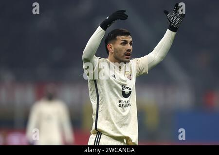 Milan, Italie. 14 janvier 2024. Leandro Paredes de l'AS Roma fait des gestes lors du match de football Serie A entre l'AC Milan et l'AS Roma au Stadio Giuseppe Meazza le 14 janvier 2024 à Milan, Italie . Crédit : Marco Canoniero/Alamy Live News Banque D'Images