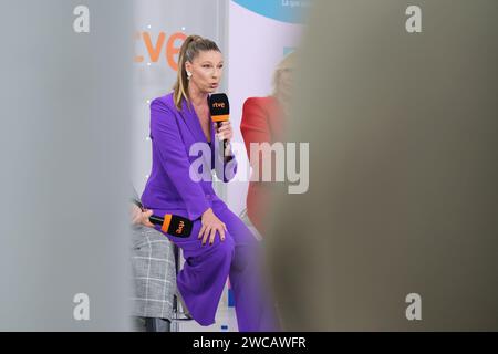 Anne Igartiburu assiste à la présentation de l'émission de télévision RTVE 'D Corazon' à Torrespaña le 15 janvier 2024 à Madrid, Espagne. Banque D'Images