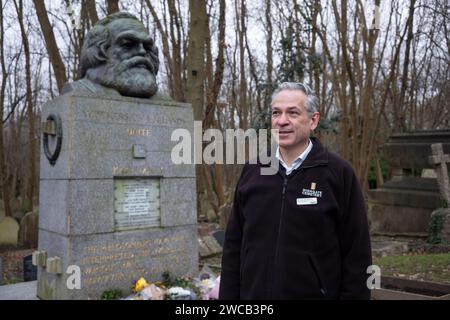 Ian Dungavell, PDG, Friends of Highgate Cemetery Trust, North London, alors que le cimetière obtient 100 000 000 £ de financement de la Loterie nationale pour des rénovations. Banque D'Images