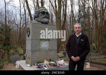 Ian Dungavell, PDG, Friends of Highgate Cemetery Trust, North London, alors que le cimetière obtient 100 000 000 £ de financement de la Loterie nationale pour des rénovations. Banque D'Images