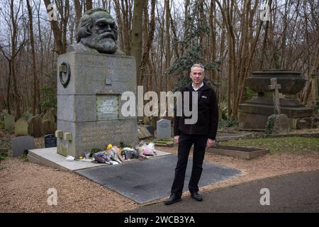 Ian Dungavell, PDG, Friends of Highgate Cemetery Trust, North London, alors que le cimetière obtient 100 000 000 £ de financement de la Loterie nationale pour des rénovations. Banque D'Images