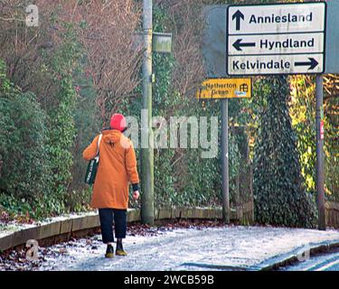 Glasgow, Écosse, Royaume-Uni. 15 janvier 2024. UK Météo : nuit glaciale avec ciel clair a vu du gel dans la ville. Froid et givré à l'extrémité ouest de la ville. Crédit Gerard Ferry/Alamy Live News Banque D'Images