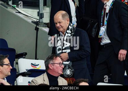 Berlin, Deutschland. 14 janvier 2024. Bundeskanzler OLAF Scholz (SPD) GER, Nordmazedonien vs. Deutschland, Handball, Maenner, EHF Euro 2024, Gruppe A, Spieltag 2, 14.01.2024 photo : Eibner-Pressefoto/Marcel von Fehrn crédit : dpa/Alamy Live News Banque D'Images