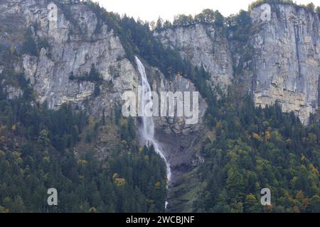 Les chutes de Reichenbach sont une cascade de sept marches sur le ruisseau appelé Rychenbach dans la région de l'Oberland bernois Banque D'Images