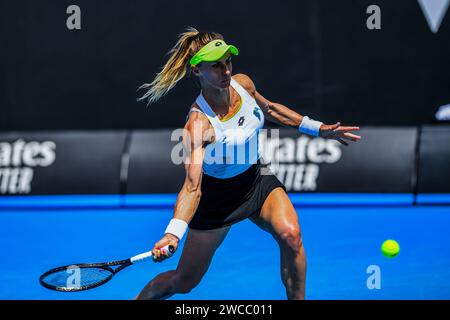 LESIA Tsurenko, d'Ukraine, joue contre Lucia Bronzetti, d'Italie, lors du match de la 1e ronde de l'Open australien de tennis à Melbourne Park. LESIA Tsurenko a battu Lucia Bronzetti avec un score de 3:6, 7:5, 6:3. Banque D'Images