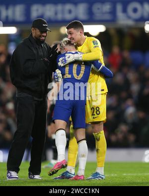 Mykhaylo Mudryk de Chelsea célèbre la victoire du penalty Shoot Out avec Djordje Petrovic de Chelsea. - Chelsea - Newcastle United, Carabao Cup, Stamford Bridge Stadium, Londres, Royaume-Uni - 19 décembre 2023. Usage éditorial uniquement - des restrictions DataCo s'appliquent. Banque D'Images