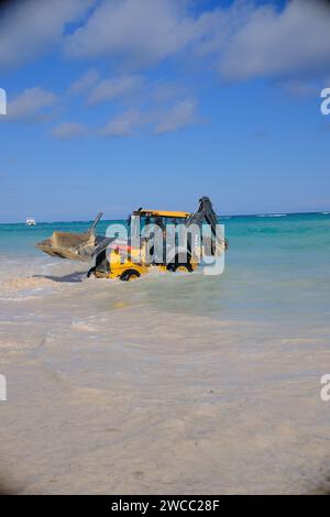 Tracteur dans l'océan Banque D'Images