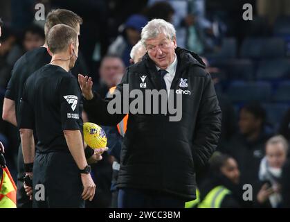 Roy Hodgson Manager de Crystal Palace semble frustré et agacé avec l'arbitre, Michael Salisbury. - Chelsea v Crystal Palace, Premier League, Stamford Bridge Stadium, Londres, Royaume-Uni - 27 décembre 2023. Usage éditorial uniquement - des restrictions DataCo s'appliquent. Banque D'Images