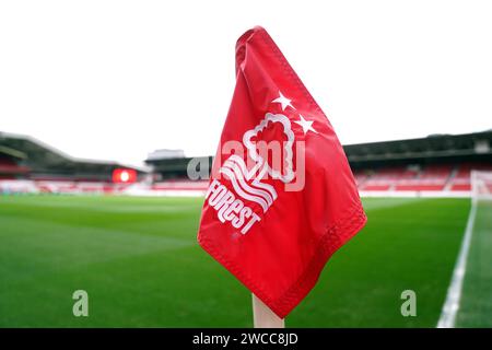 Photo de dossier datée du 05-03-2023 d'Un drapeau d'angle de marque Nottingham Forest. Everton et Nottingham Forest ont été déférés à une commission indépendante pour des violations présumées des règles de rentabilité et de durabilité de la Premier League, ont confirmé les clubs. Date d'émission : lundi 15 janvier 2024. Banque D'Images