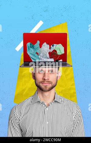 Collage photo créatif de bel homme en chemise rayée avec ordinateur portable sur sa tête hypnotisé info poubelle isolé sur fond de couleur bleue Banque D'Images