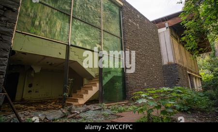 Bâtiment abandonné - Port maritime déserté dans l'île de Madère. Banque D'Images