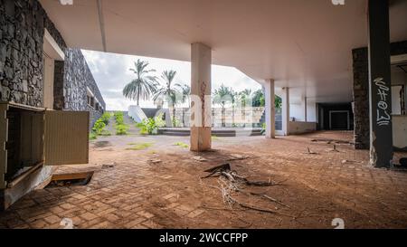 Bâtiment abandonné - Port maritime déserté dans l'île de Madère. Banque D'Images