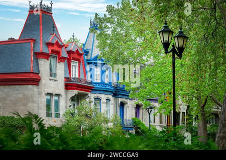 Maisons victoriennes colorées dans l'arrondissement le plateau Mont Royal à Montréal, Québec Banque D'Images