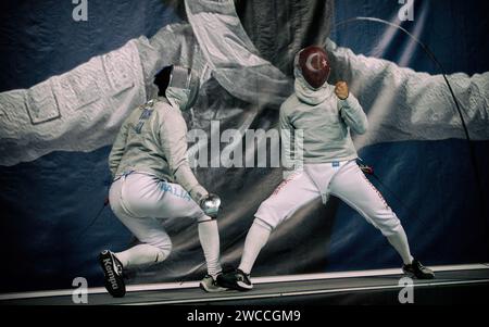 2 escrimeurs en action, FIA Fencing Sabre World Satelite Istanbul, 21 octobre 2023 Banque D'Images