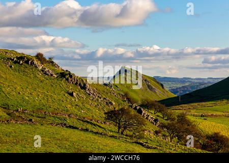 Vue en regardant vers Chrome Hill de Thirkelow près de Buxton dans le Derbyshire Peak District Angleterre Royaume-Uni. Banque D'Images