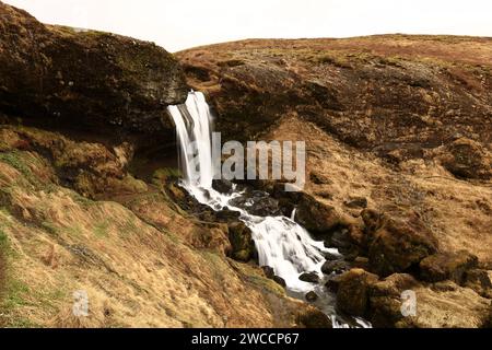 Cascade Selvallafoss située dans la péninsule de Snaefellsnes, Islande Banque D'Images