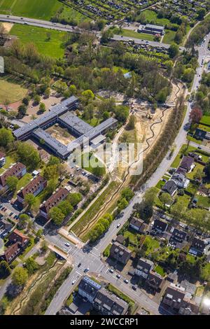 Vue aérienne, renaturation de l'Ostbach avec cours d'eau ouvert à côté du Hölkeskampring, Otto-Hahn-Gymnasium, Sodingen, Herne, région de la Ruhr, Nord Rhin Banque D'Images