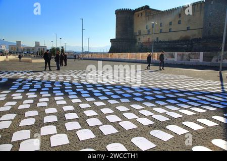 Manifestation de pacifistes dans les rues pour raconter le génocide des enfants dans la bande de Gaza à la suite des bombardements israéliens. Banque D'Images