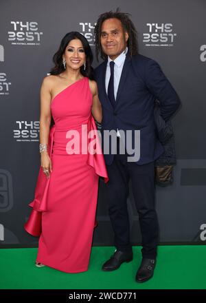 Londres, Royaume-Uni. 15 janvier 2024. Reshmin Chowdhury (à gauche) et Christian Karembeu (à droite) arrivent aux prix du meilleur football de la FIFA à l'Apollo Theatre Hammersmith, Londres. Photo (Paul Terry/Sportimage) crédit : Sportimage Ltd/Alamy Live News Banque D'Images