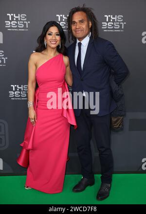 Londres, Royaume-Uni. 15 janvier 2024. Reshmin Chowdhury (à gauche) et Christian Karembeu (à droite) arrivent aux prix du meilleur football de la FIFA à l'Apollo Theatre Hammersmith, Londres. Photo (Paul Terry/Sportimage) crédit : Sportimage Ltd/Alamy Live News Banque D'Images