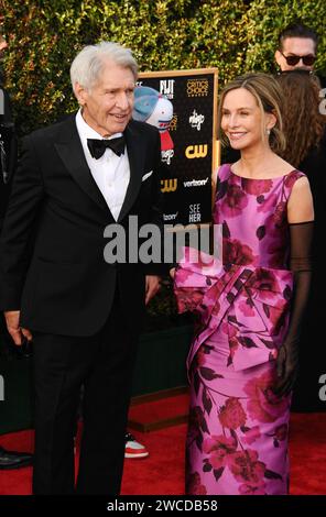 SANTA MONICA, CALIFORNIE - JANVIER 14 : (G-D) Harrison Ford et Calista Flockhart assistent à la 29e cérémonie annuelle des Critics Choice Awards au Barker Hangar on Janu Banque D'Images