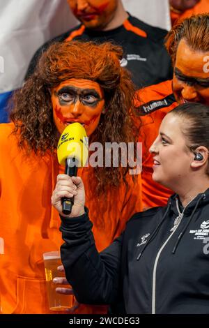 Mannheim, Allemagne. 15 janvier 2024. MANNHEIM, ALLEMAGNE - JANVIER 15 : fans et supporters des pays-Bas lors du match de la ronde préliminaire de l'EHF Euro 2024 entre les pays-Bas et la Géorgie au SAPP Arena le 15 janvier 2024 à Mannheim, Allemagne. (Photo Henk Seppen/Orange Pictures) crédit : Orange pics BV/Alamy Live News Banque D'Images