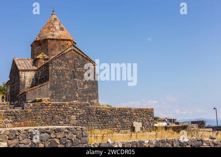 Sevanavank, Arménie - 02 septembre 2019 : vue du Sevanavank, complexe monastique situé sur la rive du lac Sevan. Surp Arakelots signifiant le Saint Apo Banque D'Images