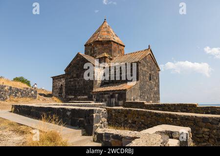 Sevanavank, Arménie - 02 septembre 2019 : vue du Sevanavank, complexe monastique situé sur la rive du lac Sevan. Surp Arakelots signifiant le Saint Apo Banque D'Images