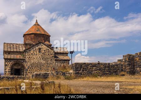 Sevanavank, Arménie - 02 septembre 2019 : vue du Sevanavank, complexe monastique situé sur la rive du lac Sevan. Surp Arakelots signifiant le Saint Apo Banque D'Images