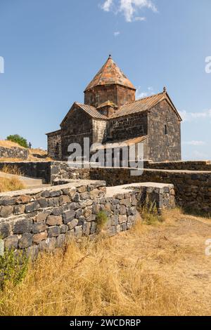 Sevanavank, Arménie - 02 septembre 2019 : vue du Sevanavank, complexe monastique situé sur la rive du lac Sevan. Surp Arakelots signifiant le Saint Apo Banque D'Images