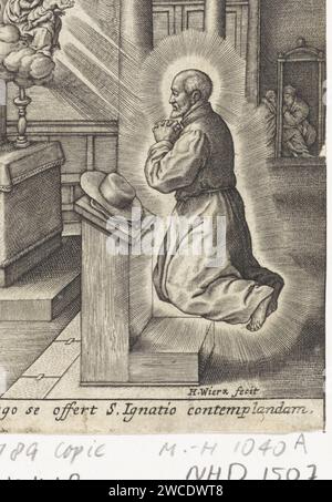 Ignatius van Loyola a une vision de Marie avec le Christkind, Hieronymus Wierix, après 1613 - 1619 print Ignatius van Loyola, flottant pour un autel dans une église. Il est en prière et reçoit une vision de Marie et de l'enfant Christ sur les nuages. L'enfant fait un geste de bénédiction. Dans la marge, une légende à trois faces en latin. Anvers gravure sur papier visions de St. Ignace de Loyola Banque D'Images