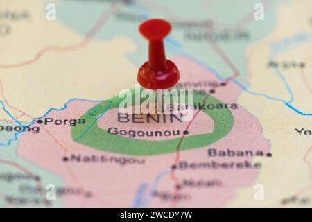 Carte avec une épingle au Bénin, carte de destination Banque D'Images