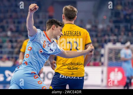 Mannheim, Allemagne. 15 janvier 2024. MANNHEIM, ALLEMAGNE - 15 JANVIER : le Néerlandais Rutger ten Velde célèbre son but lors du match de la ronde préliminaire de l'Euro 2024 de l'EHF entre la Suède et les pays-Bas au SAPP Arena le 15 janvier 2024 à Mannheim, Allemagne. (Photo Henk Seppen/Orange Pictures) crédit : dpa/Alamy Live News Banque D'Images