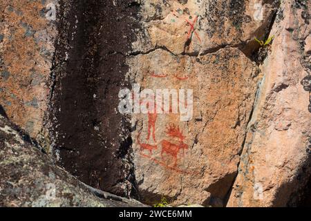 Pictogrammes sur le lac Nord Hegman, Boundary Waters Canoe Area Wilderness, Superior National Forest, Minnesota Banque D'Images