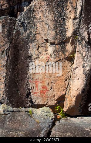 Pictogrammes sur le lac Nord Hegman, Boundary Waters Canoe Area Wilderness, Superior National Forest, Minnesota Banque D'Images