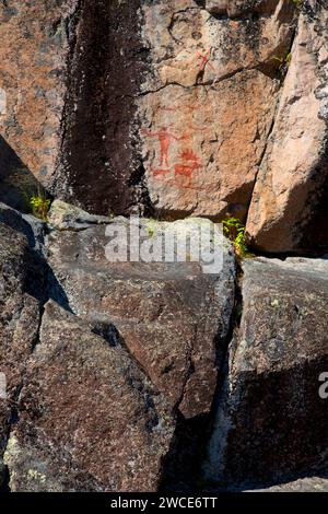 Pictogrammes sur le lac Nord Hegman, Boundary Waters Canoe Area Wilderness, Superior National Forest, Minnesota Banque D'Images