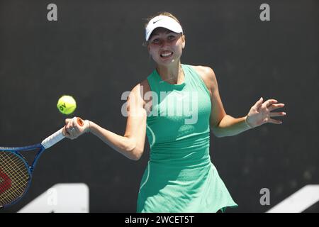 15 janvier 2024 : Melbourne, Victoria, Australie. Tournoi de tennis Open d'Australie, jour 2 : la russe Anastasia Potapova Banque D'Images