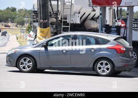 Ford Focus à une station-service Texaco - août 2023 Banque D'Images