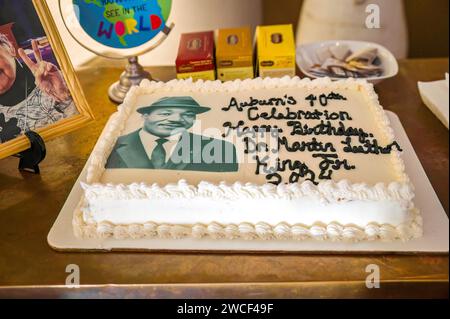 Photo d'un gâteau avec une photo du Dr Martin Luther King, Jr. Lors d'un événement public au General Gomez Arts and Event Center. Banque D'Images