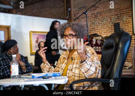 Ethel long-Scott, directrice générale du projet Agenda économique des femmes, prend la parole lors d'un événement public de la Journée Martin Luther King au General Gomez Arts Ctr. Banque D'Images