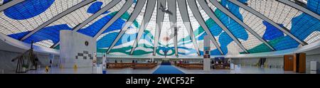 Panorama intérieur de la cathédrale métropolitaine de notre-Dame d'Aparecida, Brasilia BR Banque D'Images