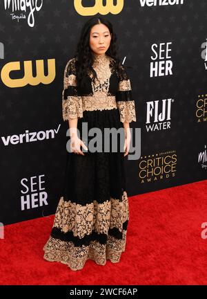 Santa Monica, Californie, États-Unis. 14 janvier 2024. Awkwafina assiste à la 29e cérémonie annuelle des Critics Choice Awards au Barker Hangar le 14 janvier 2024 à Santa Monica, en Californie. Crédit : Jeffrey Mayer/Media Punch/Alamy Live News Banque D'Images